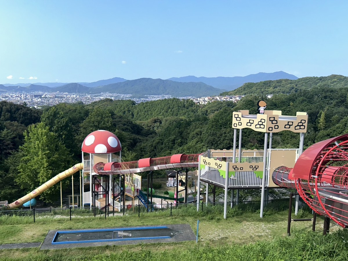 大野城いこいの森中央公園の大型遊具と街並みを見下ろす眺望