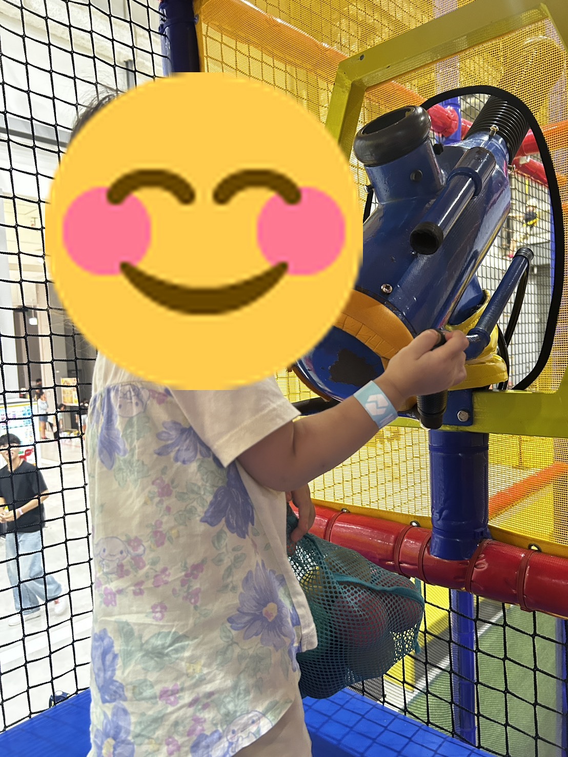 NOBOLTのボールブラスターで遊ぶ様子